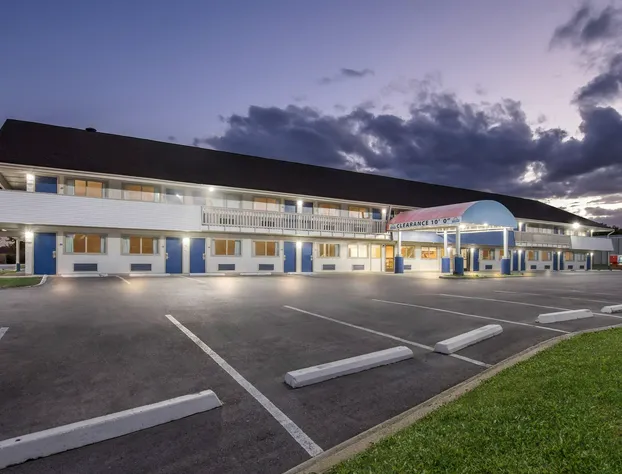 Days Inn by Wyndham Independence hotel detail image 2