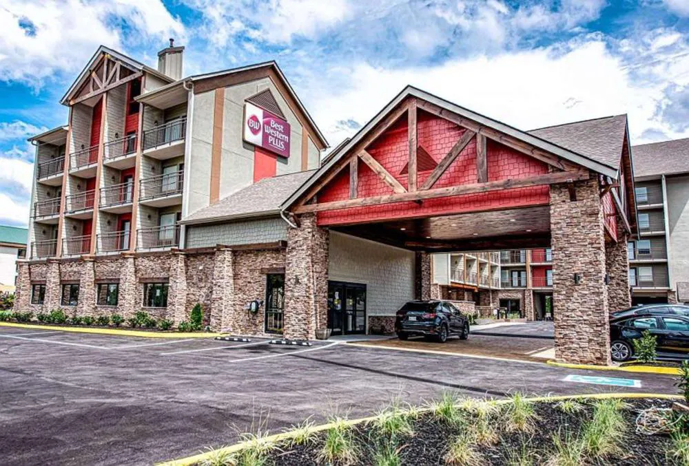 Best Western Plus Apple Valley Lodge Pigeon Forge hotel hero
