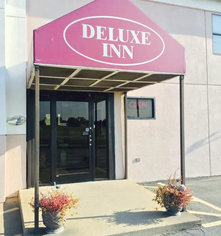 Deluxe Inn hotel hero