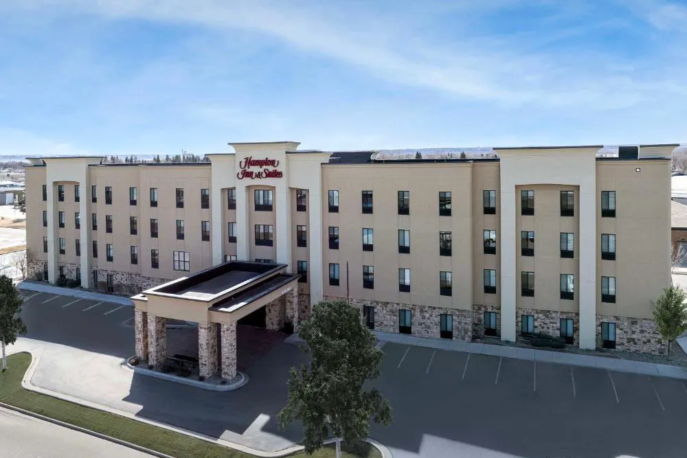Hampton Inn & Suites Williston hotel hero