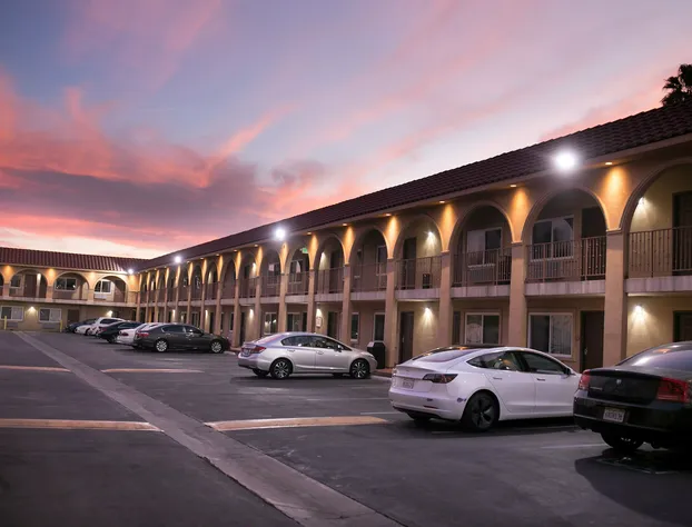 Rodeway Inn & Suites Bellflower hotel detail image 2