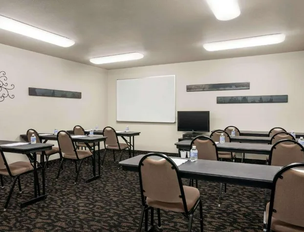 Travelodge by Wyndham McAlester hotel detail image 4