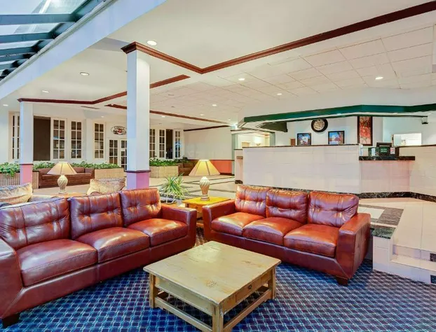 Days Inn by Wyndham Bay City hotel detail image 2