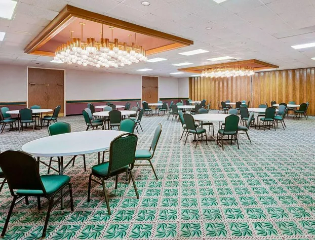 Days Inn by Wyndham Bay City hotel detail image 4