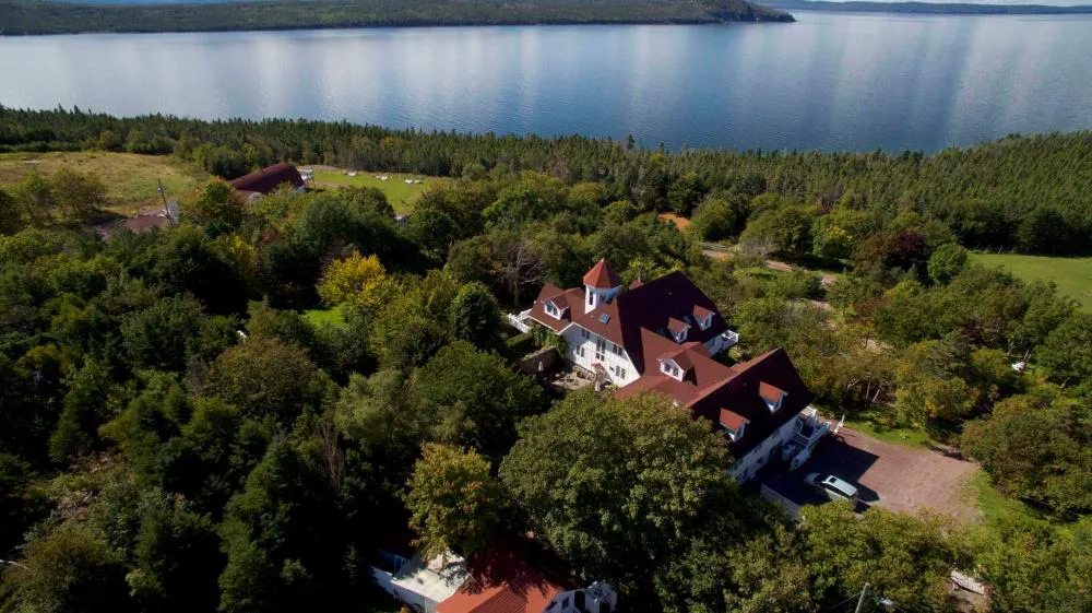 The Doctors House Inn & Spa hotel hero