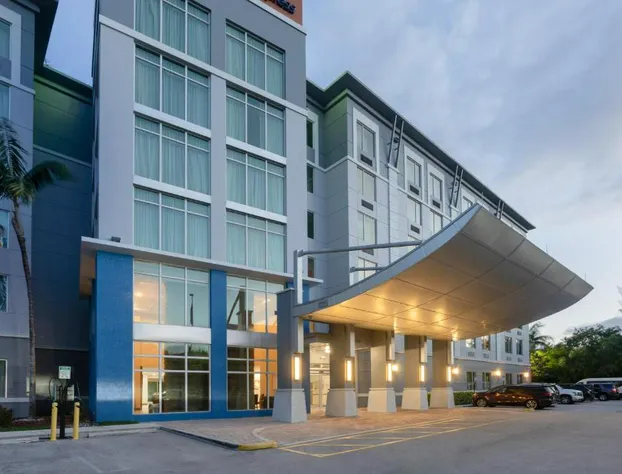 Holiday Inn Express Miami Airport Blue Lagoon Area by IHG hotel detail image 1