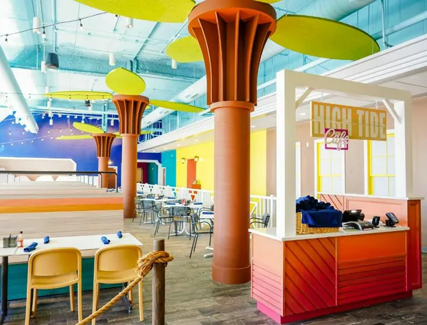 Cedar Point's Castaway Bay hotel detail image 4