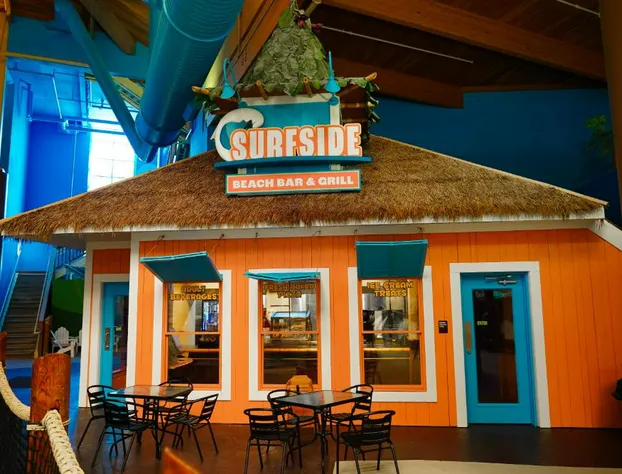 Cedar Point's Castaway Bay hotel detail image 2