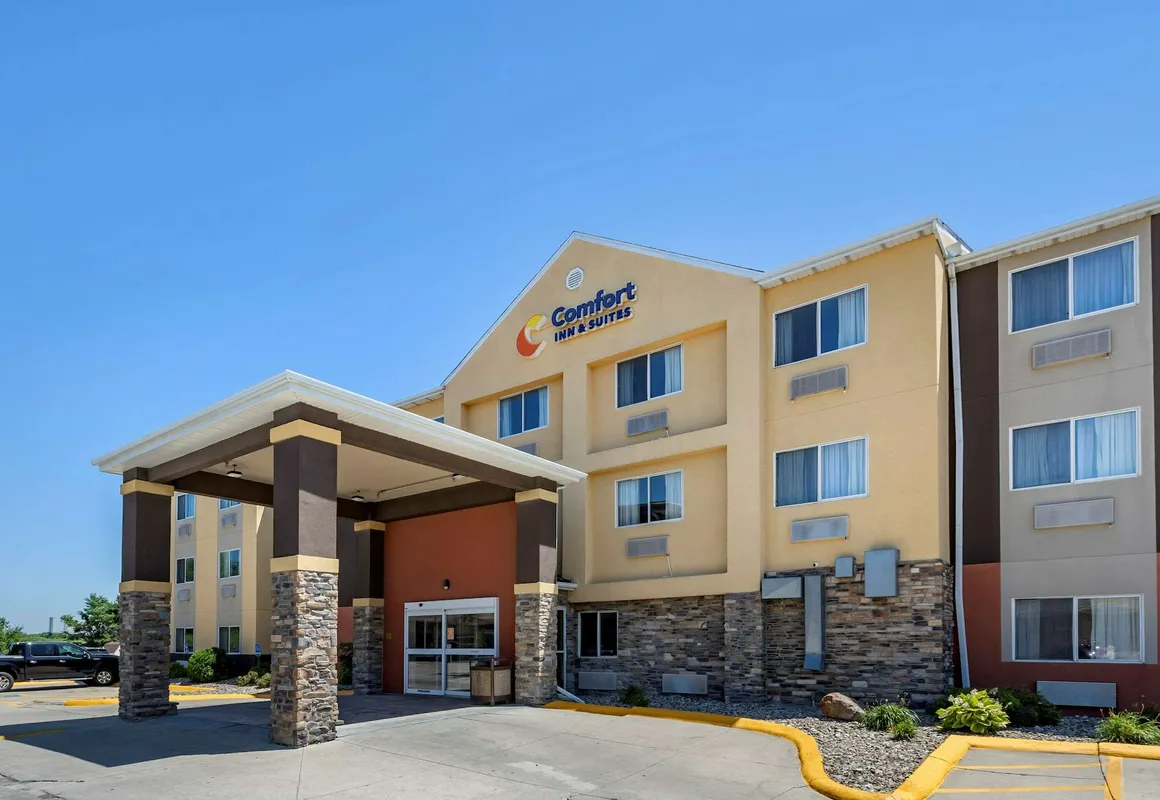 Comfort Inn & Suites Waterloo - Cedar Falls hotel hero