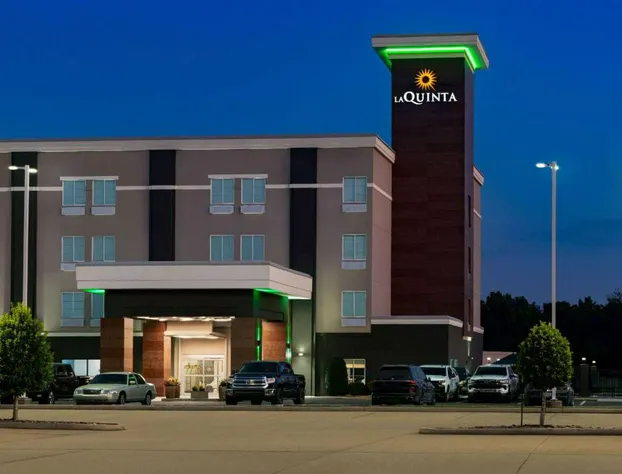 La Quinta Inn & Suites by Wyndham Gonzales LA hotel detail image 1