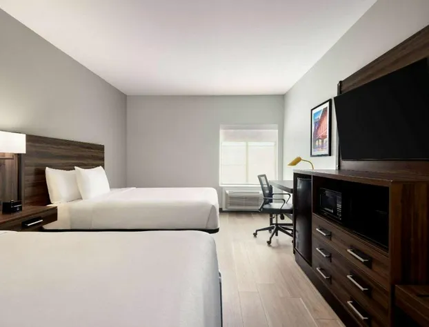 La Quinta Inn & Suites by Wyndham Gonzales LA hotel detail image 1