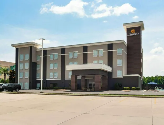 La Quinta Inn & Suites by Wyndham Gonzales LA hotel detail image 1