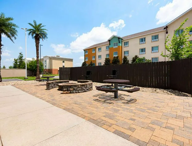 La Quinta Inn & Suites by Wyndham Gonzales LA hotel detail image 4