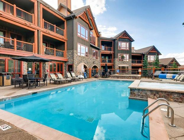Luxury 3 Bedroom Ski in, Ski Out Mountain Vacation Rental Just Steps from the Snowflake Ski Lift hotel detail image 1