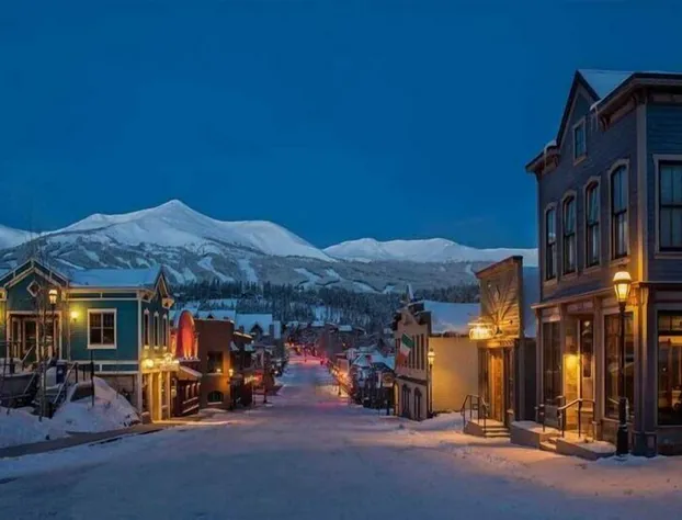 Luxury 3 Bedroom Ski in, Ski Out Mountain Vacation Rental Just Steps from the Snowflake Ski Lift hotel detail image 2