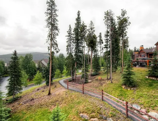 Luxury 3 Bedroom Ski in, Ski Out Mountain Vacation Rental Just Steps from the Snowflake Ski Lift hotel detail image 3