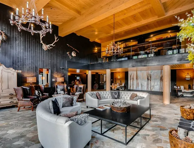 Luxury 3 Bedroom Ski in, Ski Out Mountain Vacation Rental Just Steps from the Snowflake Ski Lift hotel detail image 4