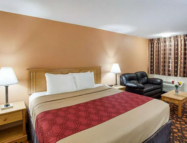 Econo Lodge Phillipsburg hotel detail image 3