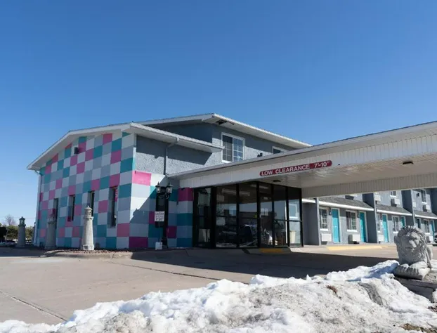 Dragonfly Inn and Suites hotel detail image 1