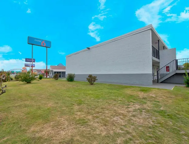 Motel 6 Tuscaloosa, AL – University hotel detail image 1