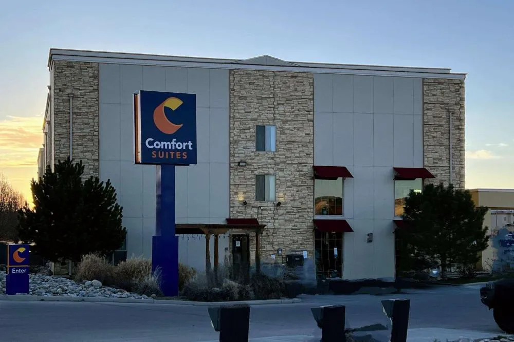 Comfort Suites Farmington hotel hero