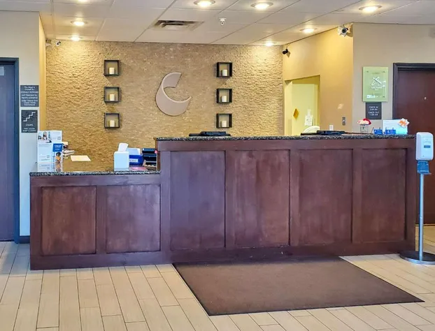 Comfort Suites Farmington hotel detail image 4