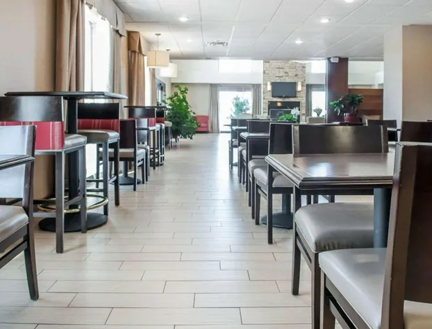 Comfort Suites Farmington hotel detail image 3