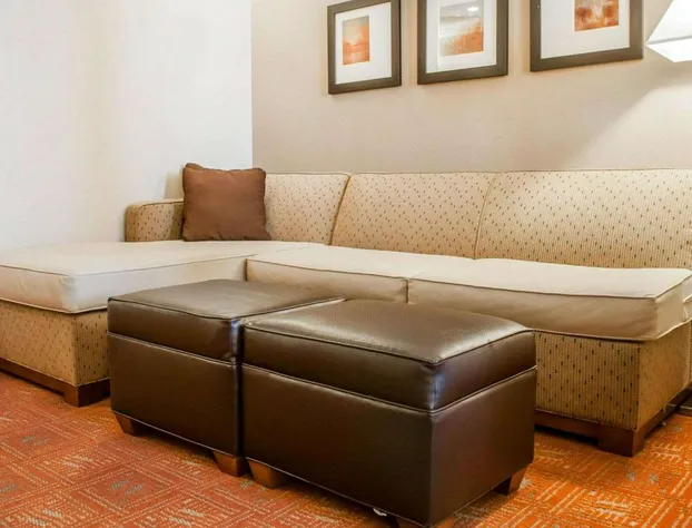 Comfort Suites Farmington hotel detail image 4