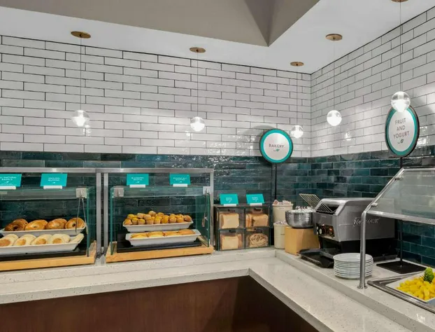 Embassy Suites Newark Airport hotel detail image 3