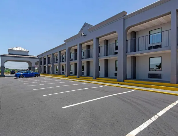 Clarion Pointe McDonough hotel detail image 1