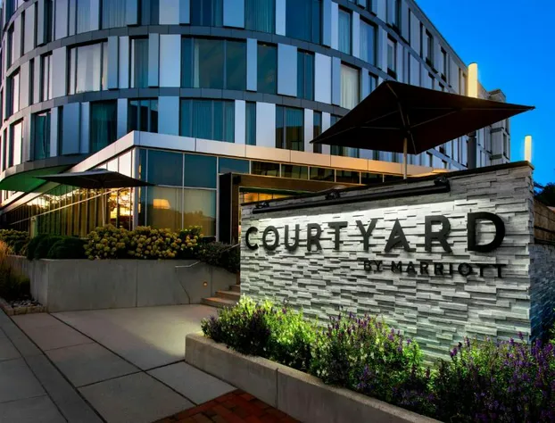 Courtyard Philadelphia South at The Navy Yard hotel detail image 1