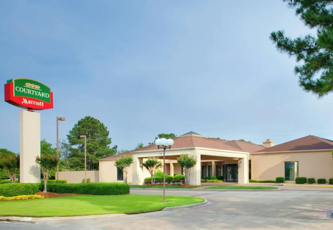 Courtyard by Marriott Columbus hotel hero