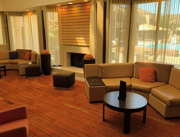 Courtyard by Marriott Columbus hotel detail image 2