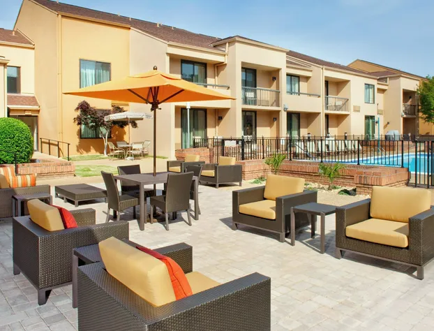 Courtyard by Marriott Columbus hotel detail image 1