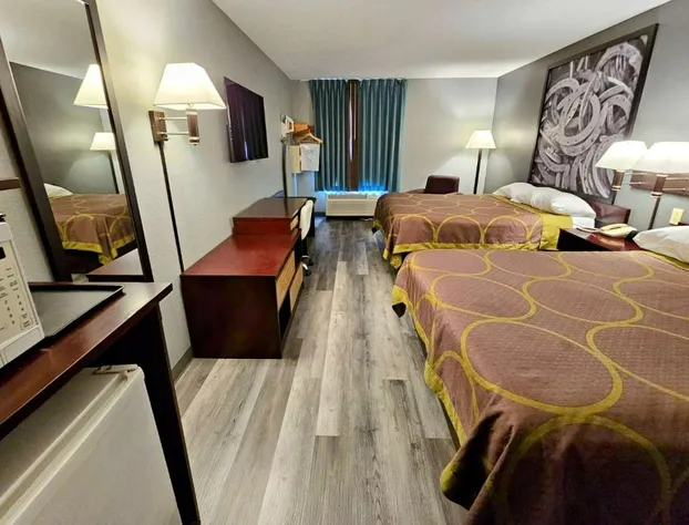 Super 8 by Wyndham Cloverdale IN hotel detail image 4