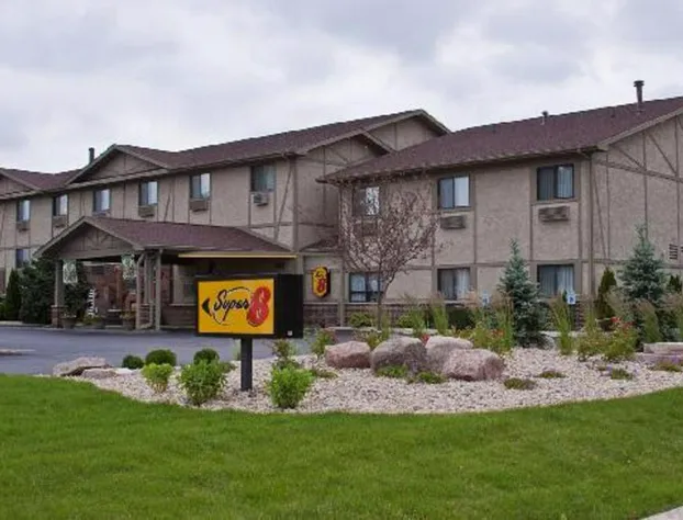 Super 8 by Wyndham Ottawa Starved Rock hotel detail image 1