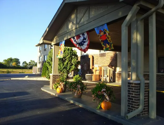 Super 8 by Wyndham Ottawa Starved Rock hotel detail image 4