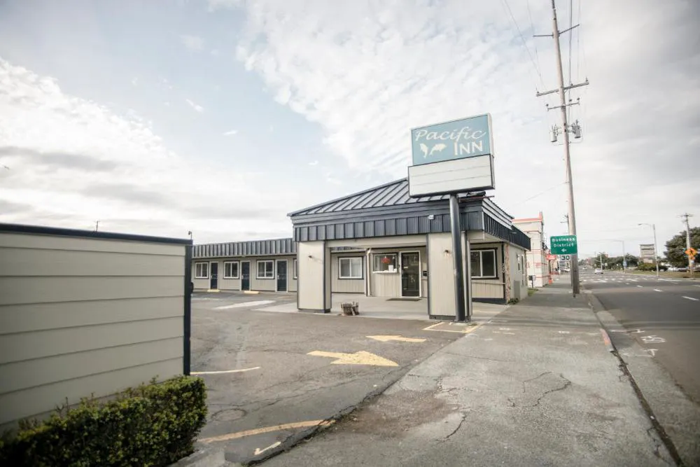 Pacific Inn hotel hero