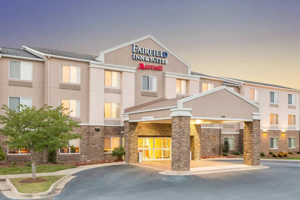 Fairfield Inn & Suites by Marriott Columbus hotel hero