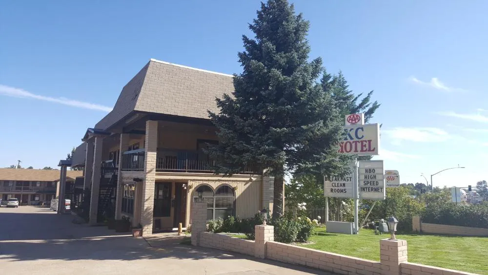 KC Motel hotel hero
