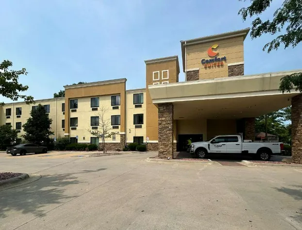 Comfort Suites Topeka Northwest hotel detail image 1