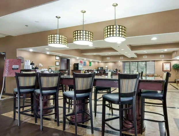 Comfort Suites Topeka Northwest hotel detail image 4