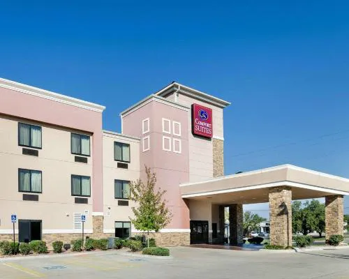Comfort Suites Topeka Northwest hotel hero