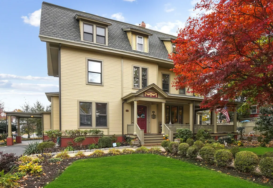 The DeBary Inn hotel hero