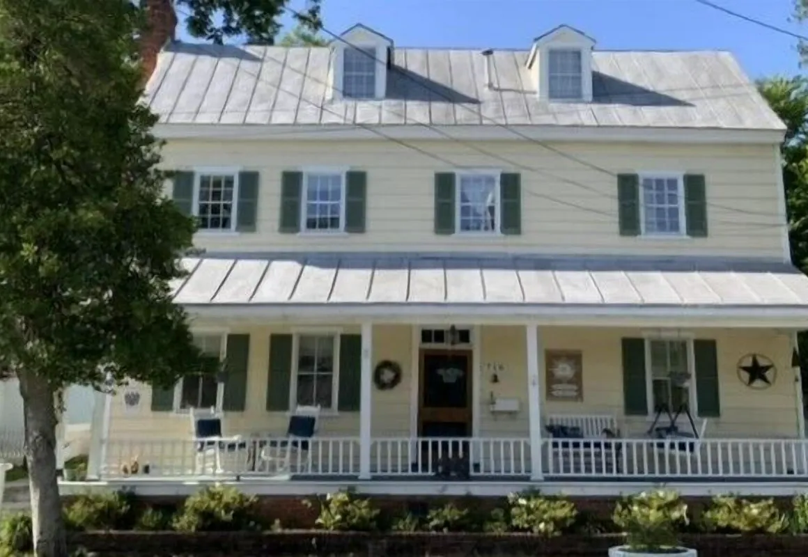 The Captain's Stay hotel hero