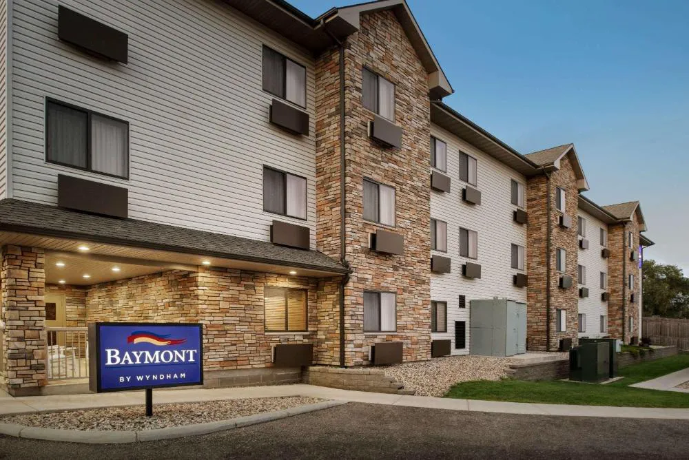 Baymont by Wyndham Glenwood hotel hero