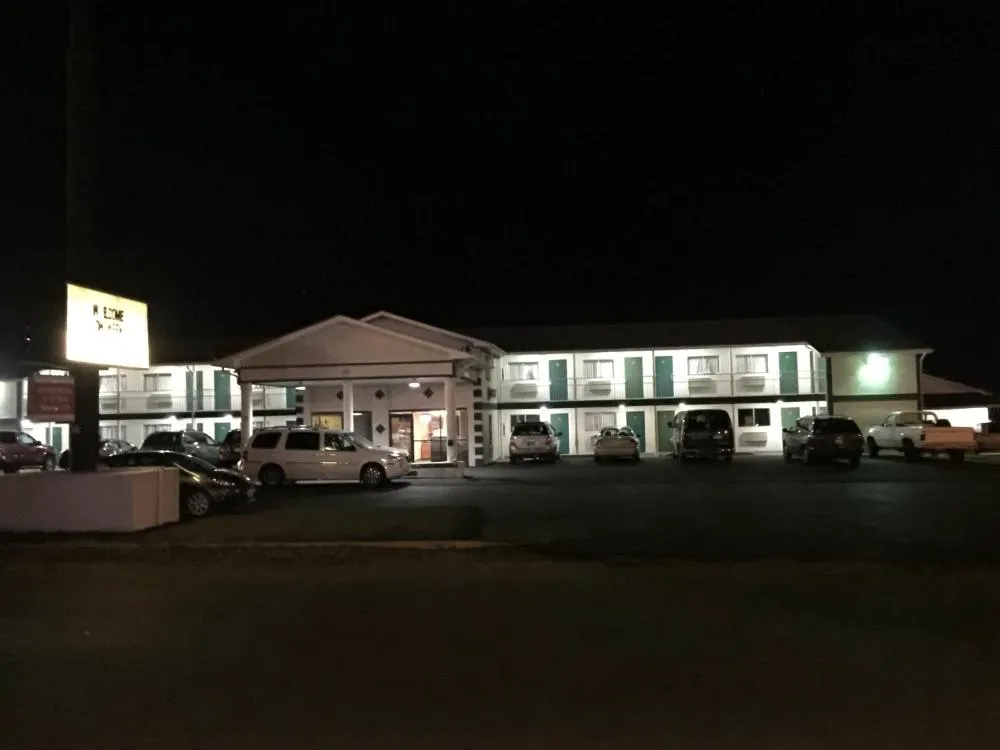 Budget Inn hotel hero