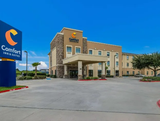 Comfort Inn & Suites Victoria North hotel detail image 1