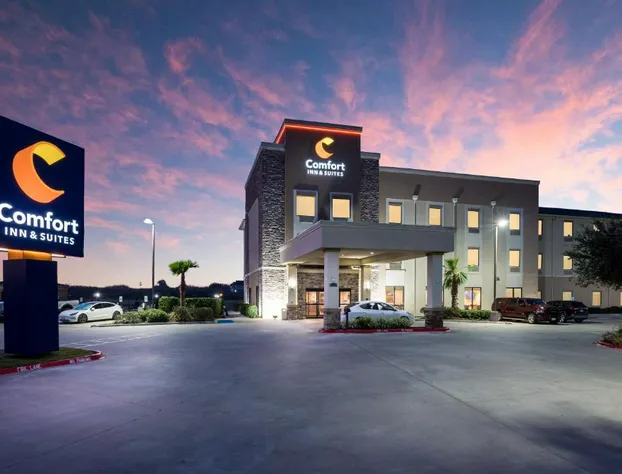 Comfort Inn & Suites Victoria North hotel detail image 3