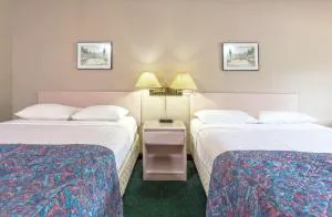 Super 8 By Wyndham Golden hotel detail image 2